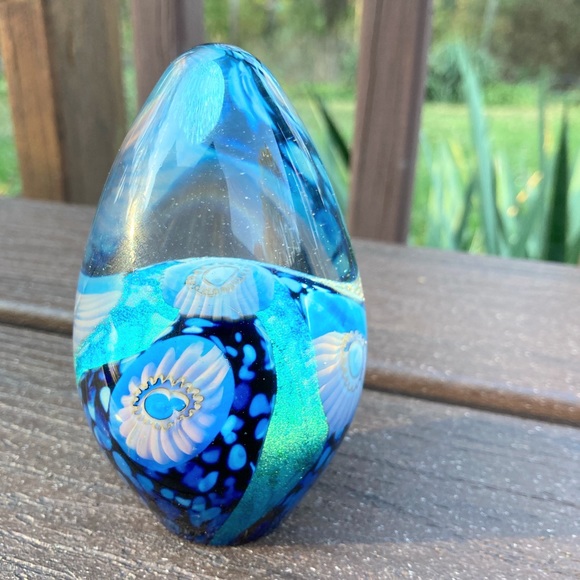 ROBERT EICKHOLT Art Glass Paperweight Egg Shaped Iridescent Sea Flowers Signed - Picture 6 of 15